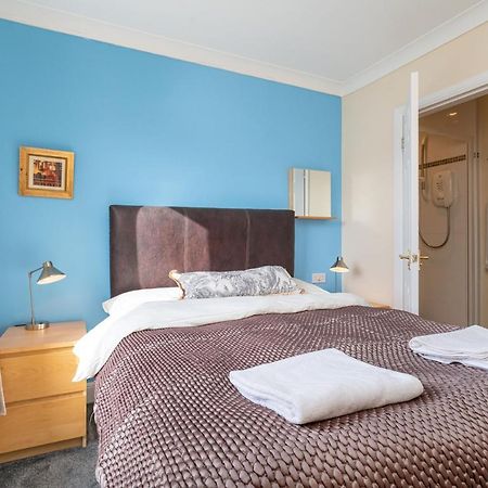 New Four Bedroom House - All Rooms Ensuite 斯特灵 外观 照片