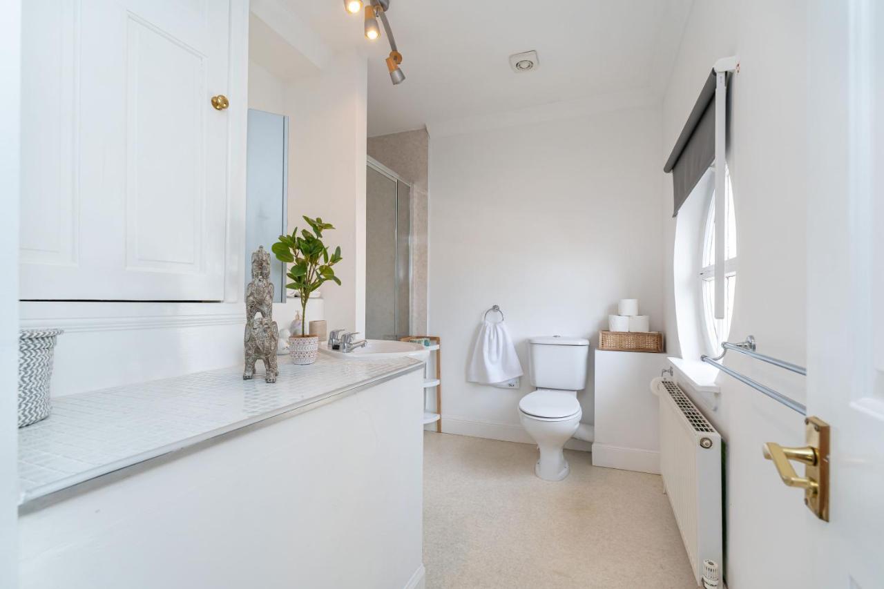 New Four Bedroom House - All Rooms Ensuite 斯特灵 外观 照片