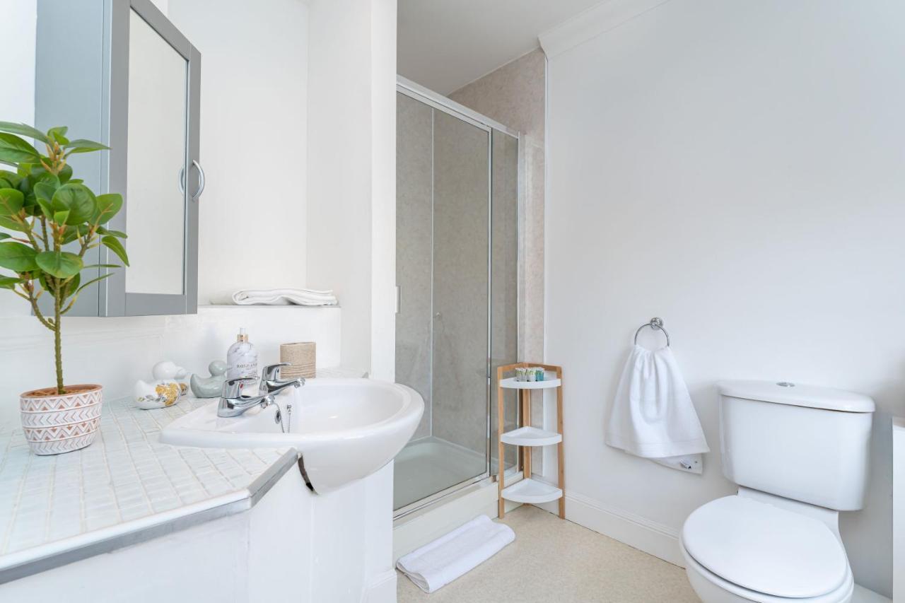 New Four Bedroom House - All Rooms Ensuite 斯特灵 外观 照片